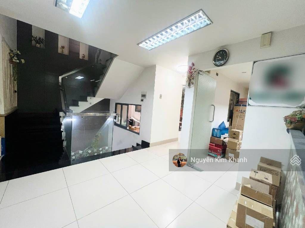 Khu vip phú nhuận  có vỉa hè riêng  view cv 81,3m2 5 tầng ngang 6,8m tiện kinh doanh làm công ty