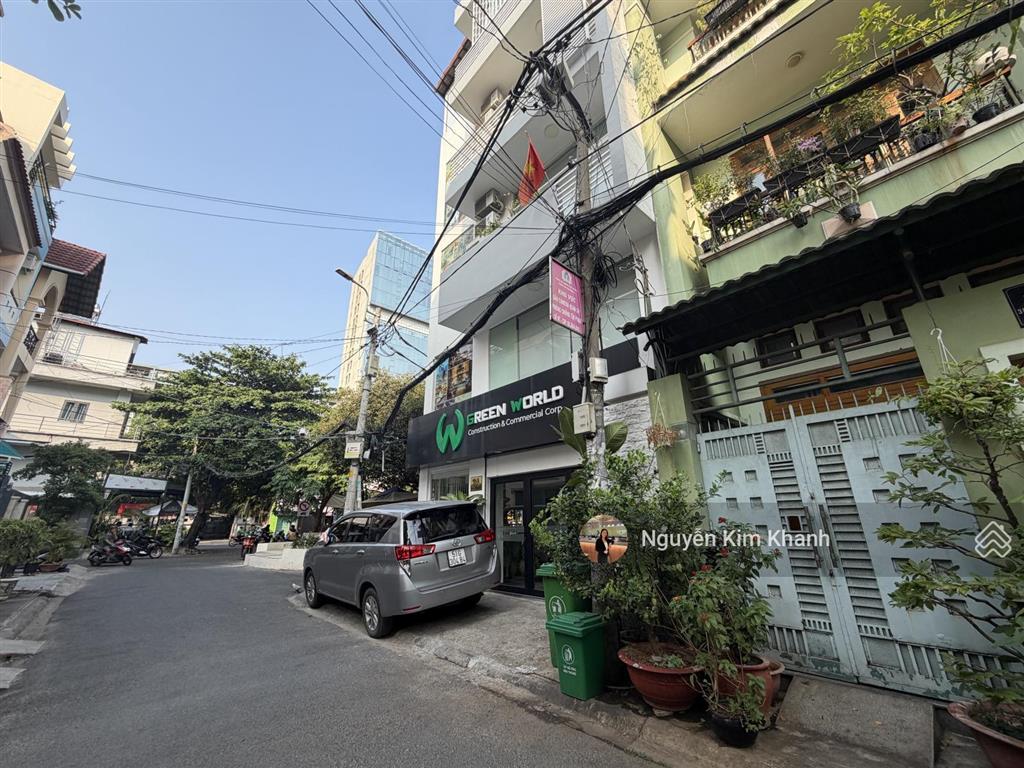 Khu vip phú nhuận  có vỉa hè riêng  view cv 81,3m2 5 tầng ngang 6,8m tiện kinh doanh làm công ty
