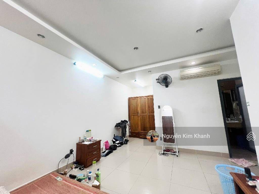 Khu vip phú nhuận  có vỉa hè riêng  view cv 81,3m2 5 tầng ngang 6,8m tiện kinh doanh làm công ty