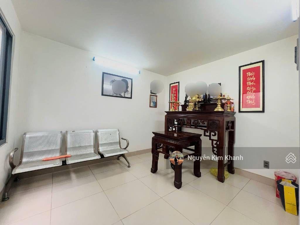 Khu vip phú nhuận  có vỉa hè riêng  view cv 81,3m2 5 tầng ngang 6,8m tiện kinh doanh làm công ty