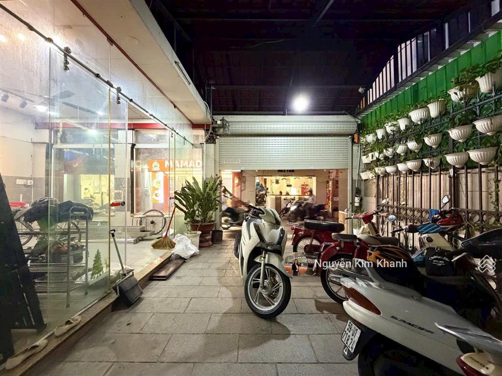 180m ngang 9mhxh nguyễn gia trígpxd 1 hầm + 6 tầng  chỉ 180tr/m giá tham khảo tốt trong khu vực