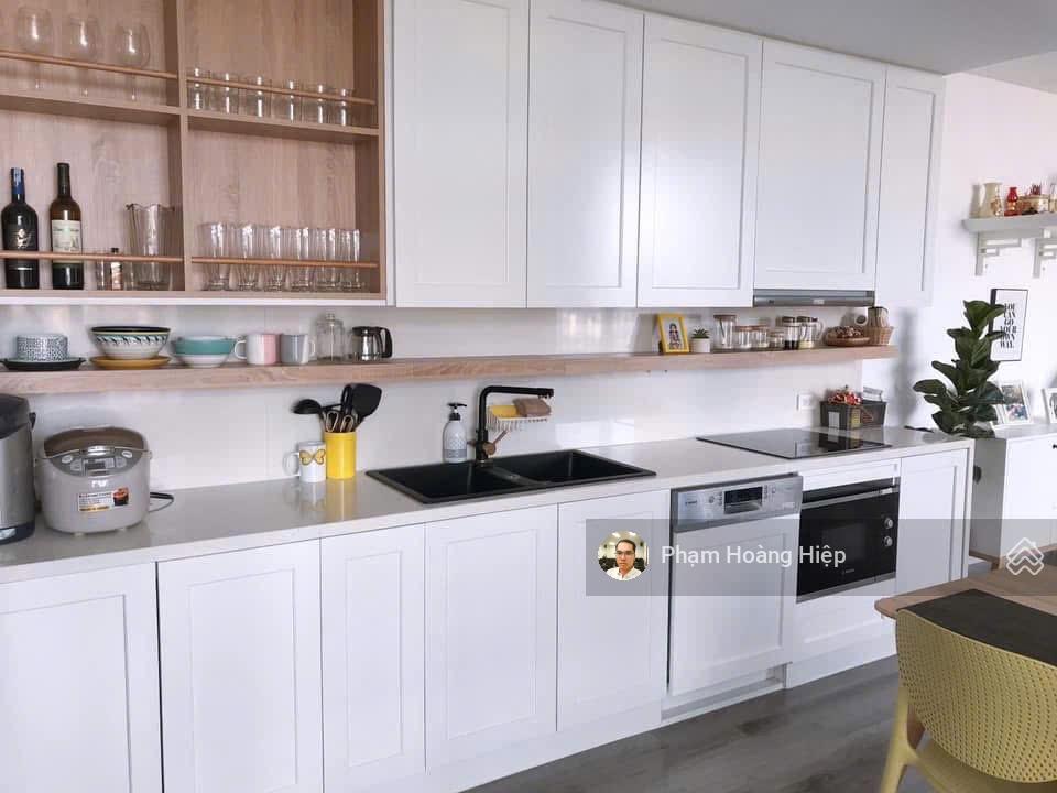 (hiếm) hơn 8 tỷ căn 68.2m2  2 pn  2wc  view hồ  dự án vip vinhomes greenbay.  0858 045 ***