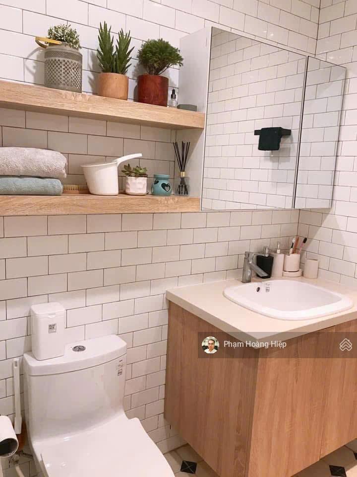 (hiếm) hơn 8 tỷ căn 68.2m2  2 pn  2wc  view hồ  dự án vip vinhomes greenbay.  0858 045 ***