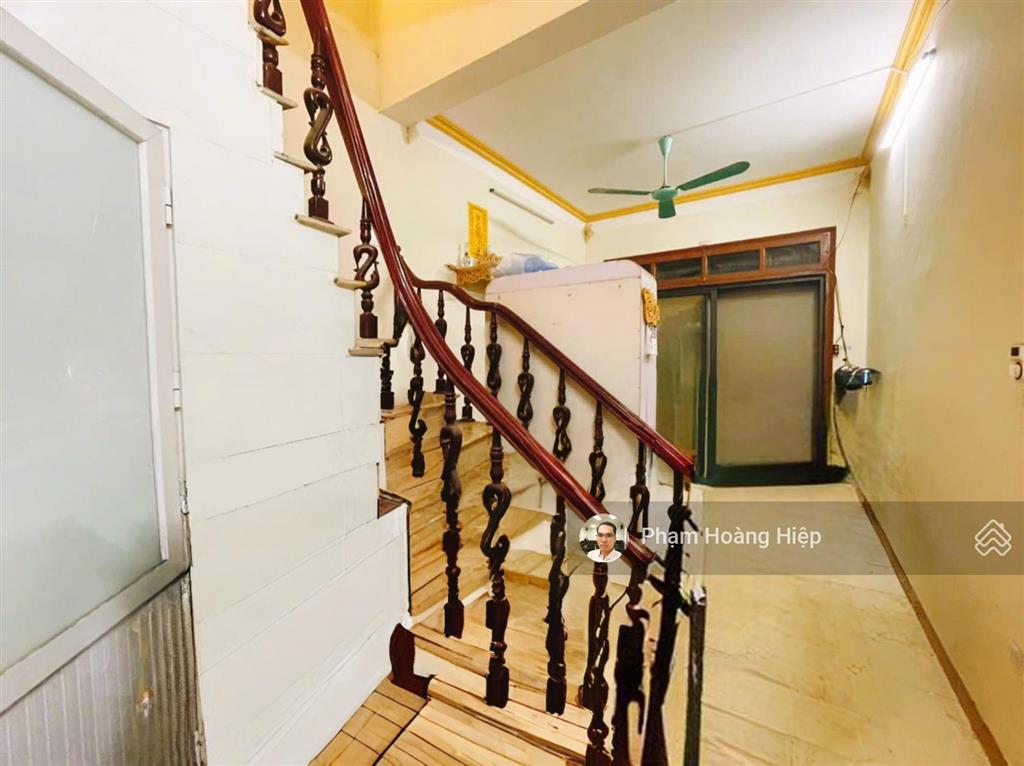 Nhà bán gấp chữa bệnh  yên hoà  50m2  cách ô tô 20m  2 thoáng trước sau mở cửa  công khai 8.3t