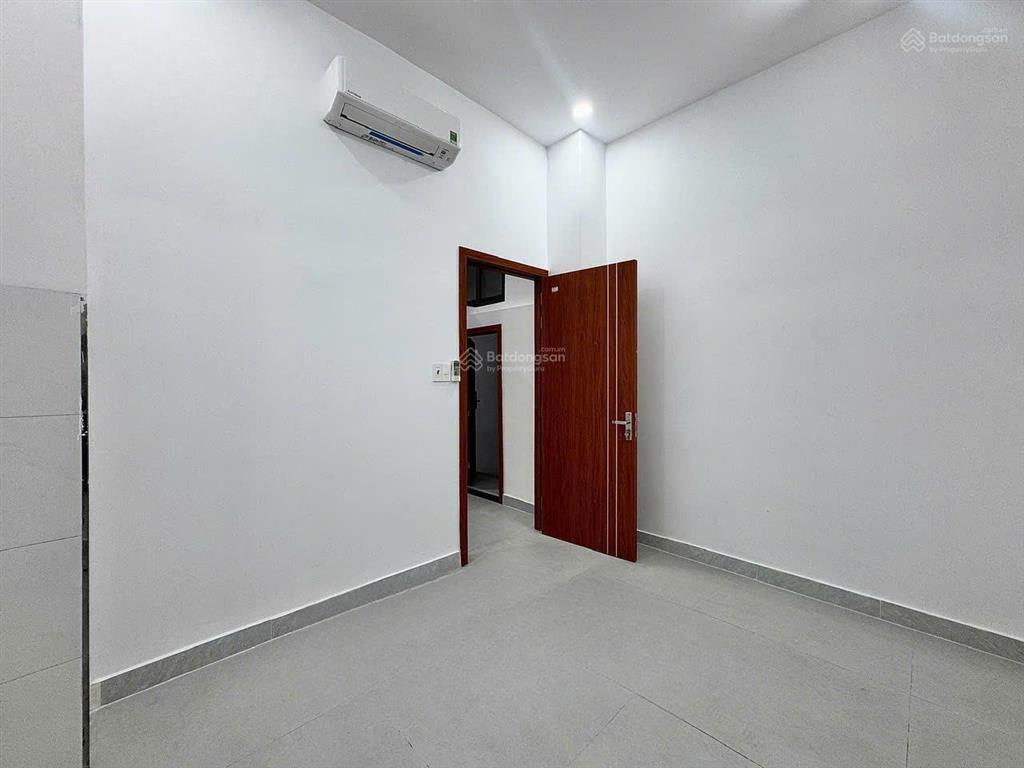 Cho thuê chdv mặt tiền lạc long quân  tân bình 2pn full tiện nghi, thang máy,hầm xe. giá 8,5tr/th