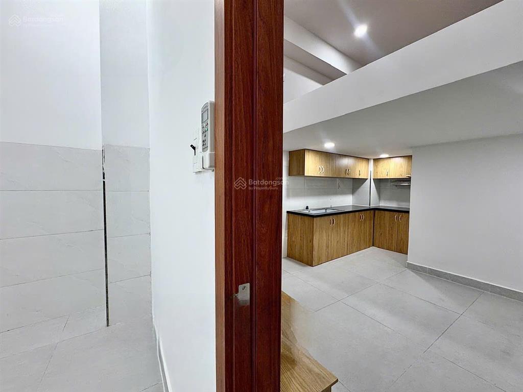 Cho thuê chdv mặt tiền lạc long quân  tân bình 2pn full tiện nghi, thang máy,hầm xe. giá 8,5tr/th
