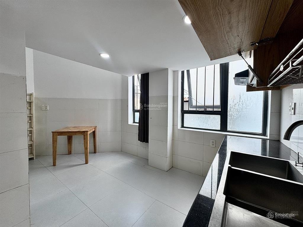 Cho thuê căn hộ có gác lửng tại lạc long quân  ngã tư bảy hiền, thang máy. giá 7,5tr/tháng