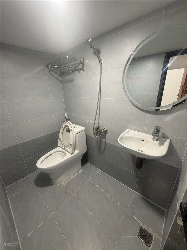 Cho thuê vp mặt tiền lạc long quân  tân bình tiện mở cty, vp giao dịch, có thang máy. giá 17tr/th