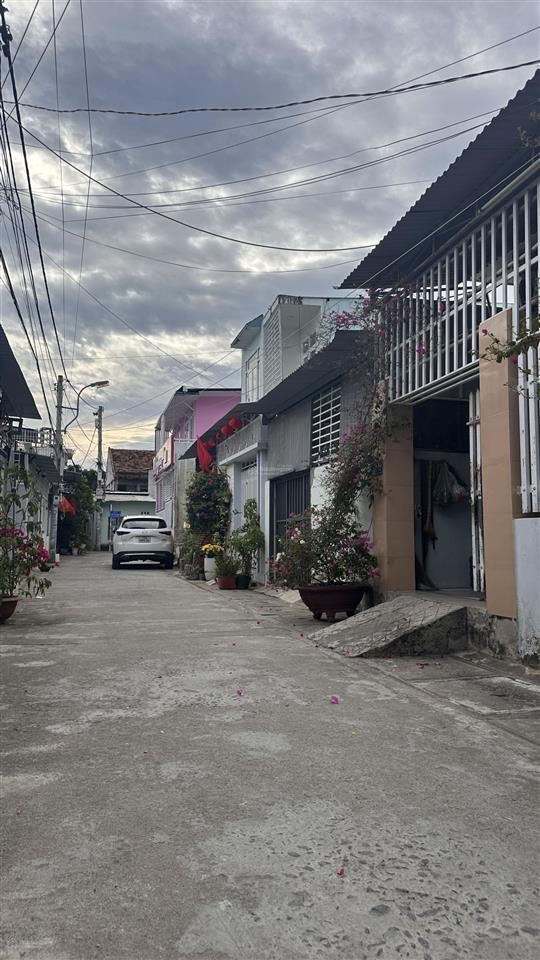 Bán đất ngang 7,8m dt 92,4m2 sát đường nguyễn chích hẻm thông 6m bắc nha trang