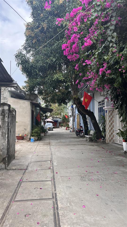 Bán đất ngang 7,8m dt 92,4m2 sát đường nguyễn chích hẻm thông 6m bắc nha trang