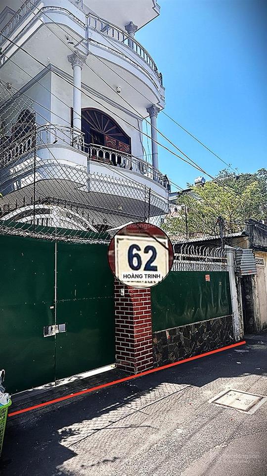 Nhà 3,5 tầng ngang 7,6m sát bãi tắm biển hòn chồng  ngang 7,6m thông thoáng