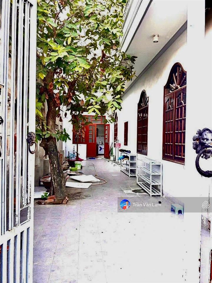 Nhà 3,5 tầng ngang 7,6m sát bãi tắm biển hòn chồng  ngang 7,6m thông thoáng