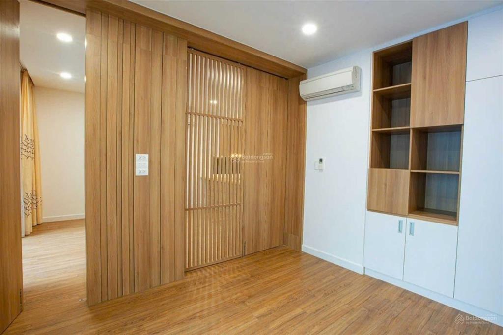 Cho thuê office  tel  republic plaza 52m2, căn góc, 2 ban công thoáng mát, giá thuê 14tr/tháng