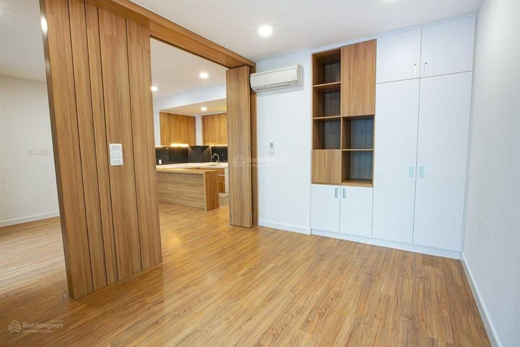 Cho thuê office  tel  republic plaza 52m2, căn góc, 2 ban công thoáng mát, giá thuê 14tr/tháng