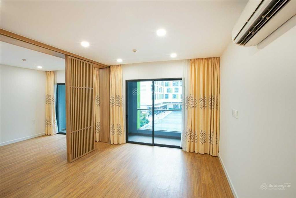 Cho thuê office  tel  republic plaza 52m2, căn góc, 2 ban công thoáng mát, giá thuê 14tr/tháng