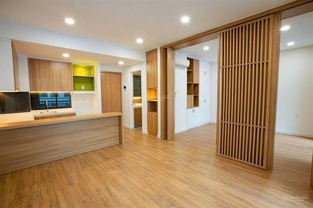 Cho thuê office  tel  republic plaza 52m2, căn góc, 2 ban công thoáng mát, giá thuê 14tr/tháng