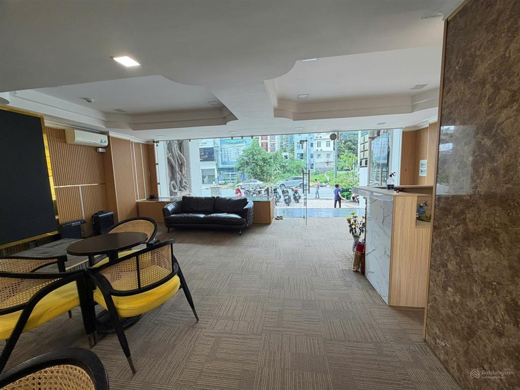 Cho thuê nhà tạ hiện làm văn phòng, dt 500m², 8x20m, giá thuê 100tr/tháng.  0964 998 ***