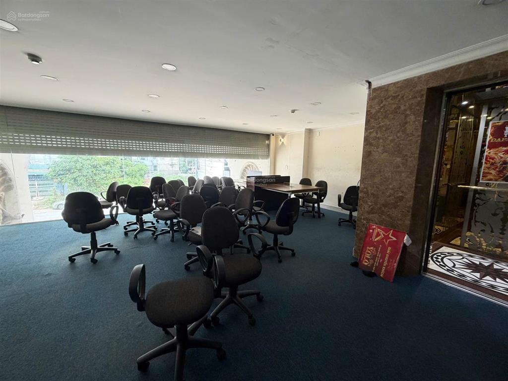 Cho thuê nhà tạ hiện làm văn phòng, dt 500m², 8x20m, giá thuê 100tr/tháng.  0964 998 ***