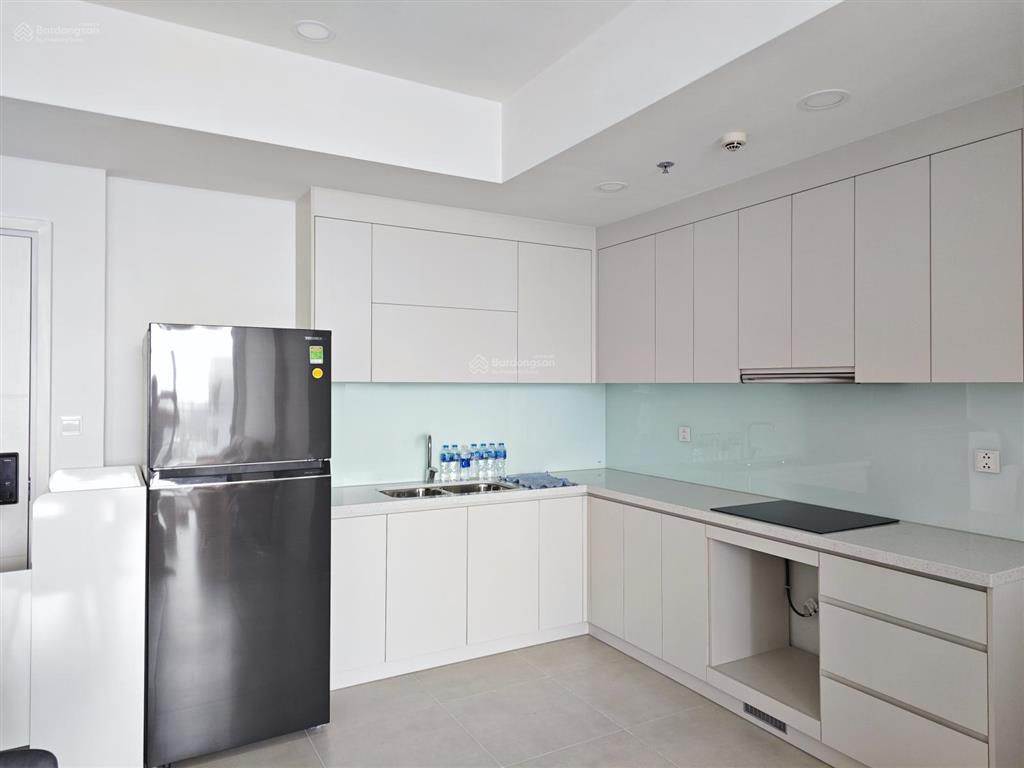 Chính chủ cho thuê căn 2pn urban green vừa xong nội thất.  0964 998 ***