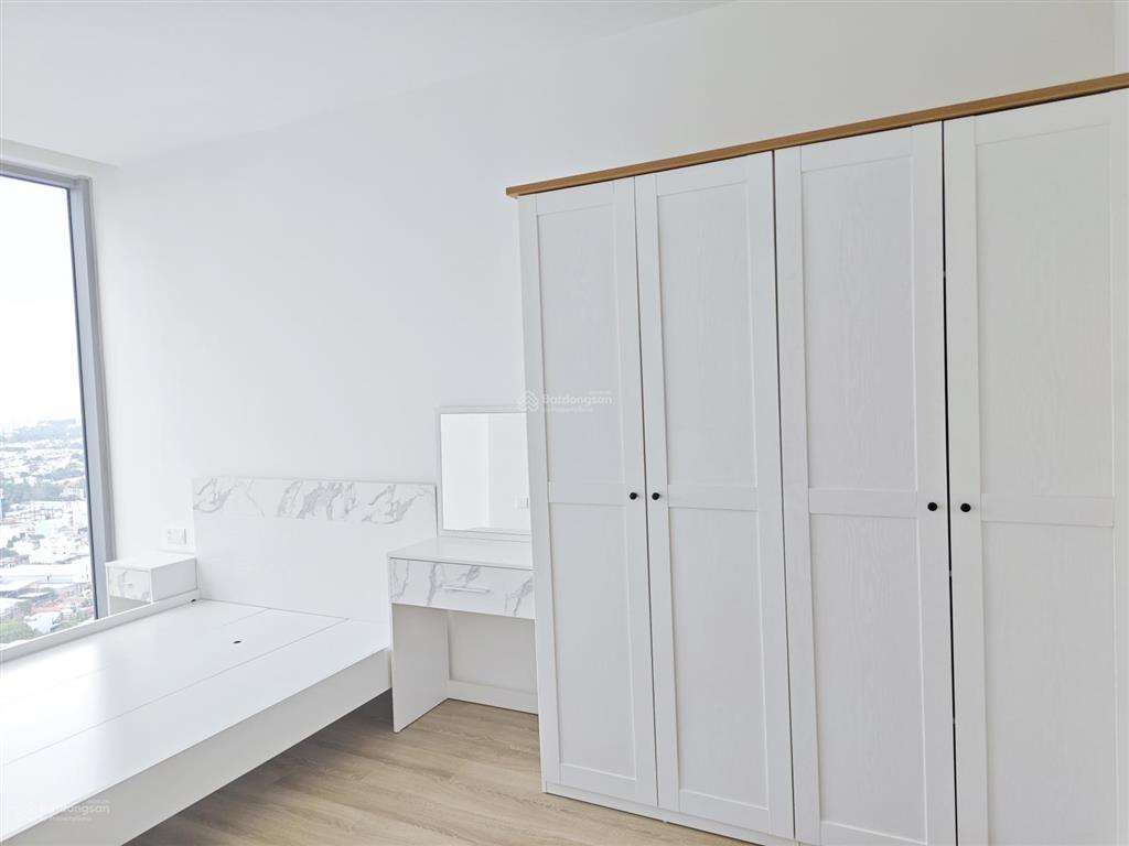 Chính chủ cho thuê căn 2pn urban green vừa xong nội thất.  0964 998 ***