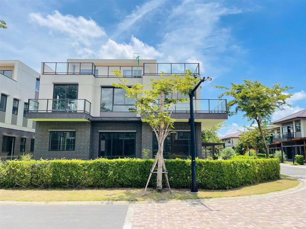 Biệt thự đơn lập góc kđt waterpoint mua giá gốc cđt 3 tầng