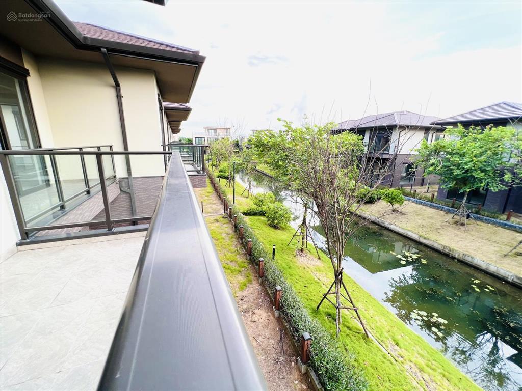 Biệt thự căn góc view kênh nhà xây sẵn mua giá gốc cđt khu đô thị waterpoint