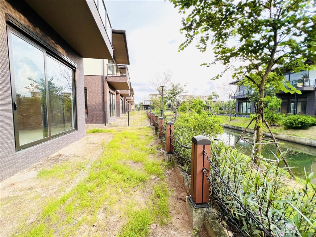 Biệt thự căn góc view kênh nhà xây sẵn mua giá gốc cđt khu đô thị waterpoint