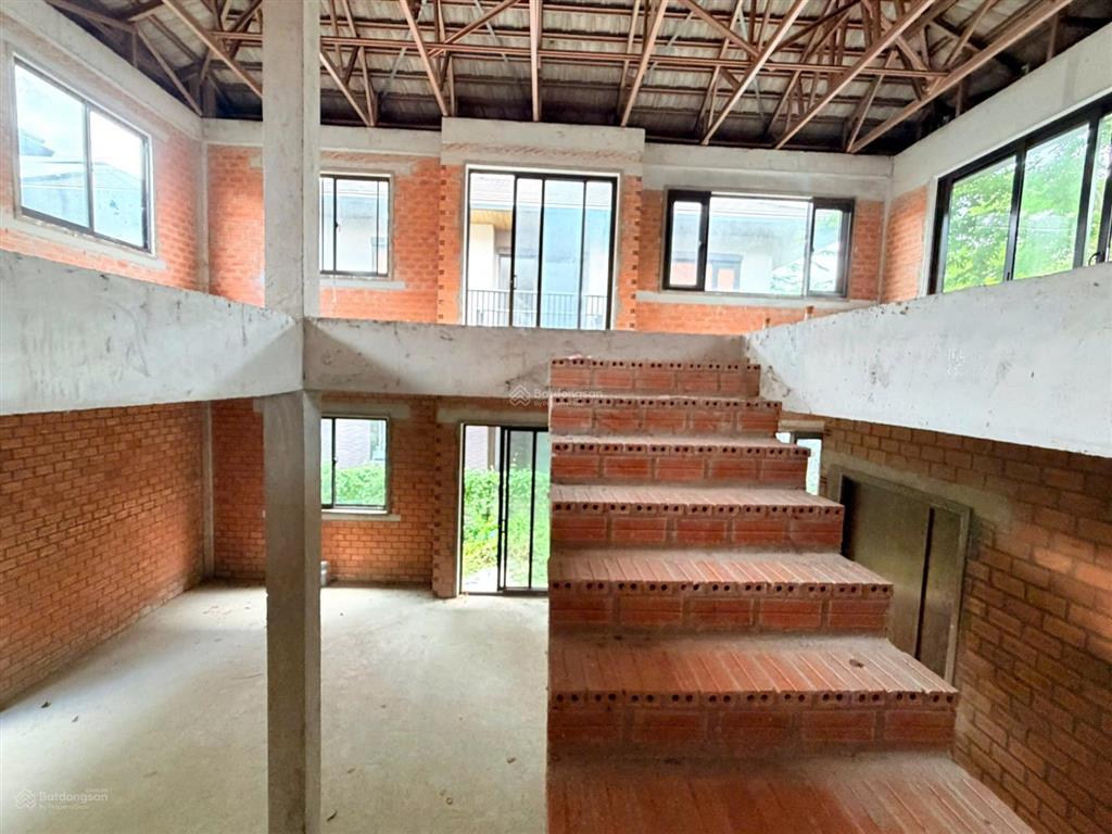 Bán biệt thự song lập 150m2 kđt waterpoint cạnh công viên