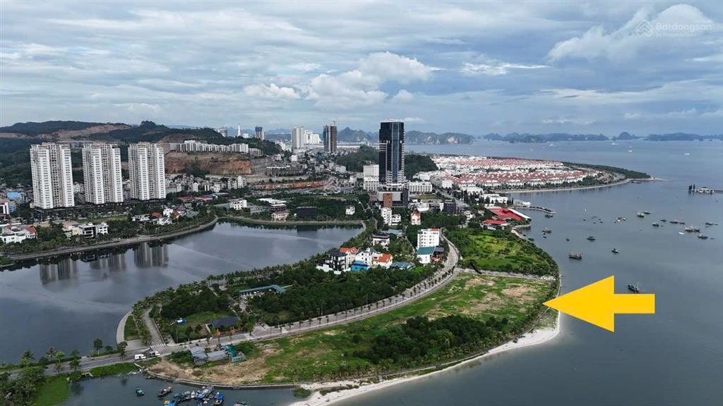 Chính chủ gửi bán lô đất khách sạn mặt biển bãi cháy, vịnh hạ long. giá rất thiện chí ạ