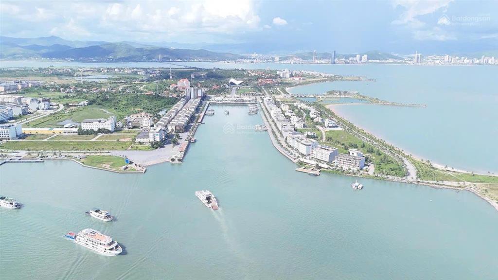 Chính chủ gửi bán ô đất biệt thự mặt biển tuần châu, view trực diện vịnh hạ long. giá tốt ạ