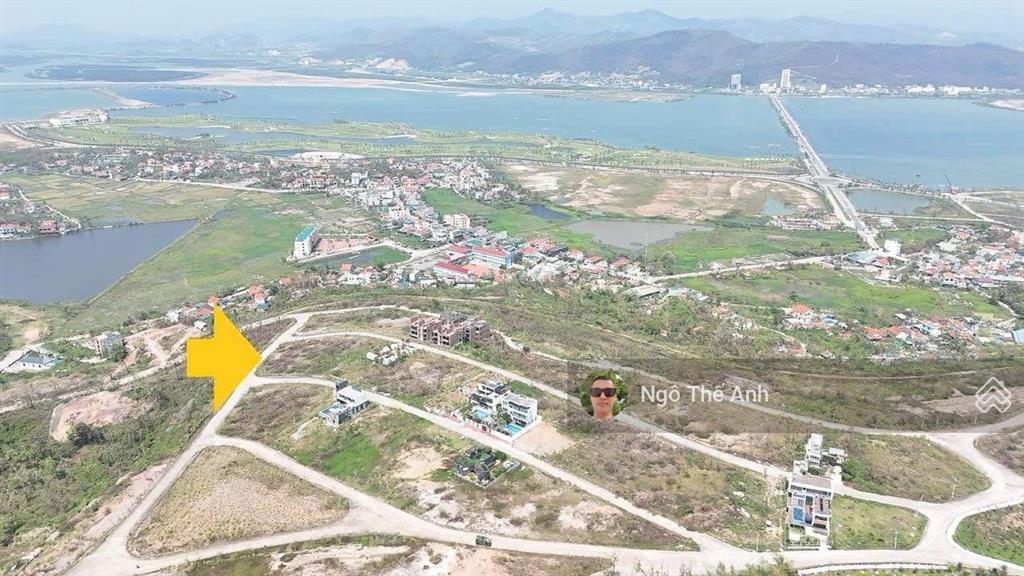Chính chủ gửi bán đất biệt thự đồi tuần châu view vịnh hạ long. góc 3 mặt tiền ạ!