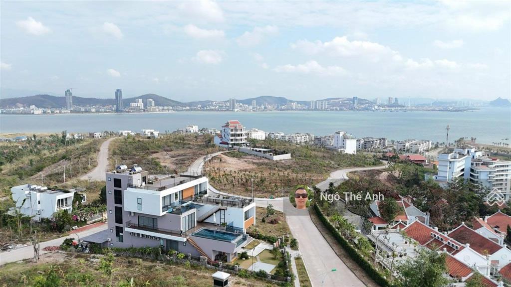 Chính chủ gửi bán đất biệt thự đồi tuần châu view vịnh hạ long. góc 3 mặt tiền ạ!