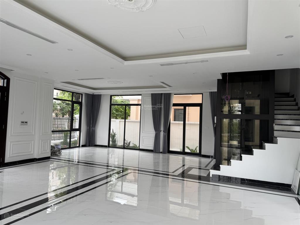 Chủ nhà, đơn bt đơn lập, căn góc, sông, vườn hoa, 210m2, kt 15x14m, đường 20m, hoàn thiện, giá 60tỷ