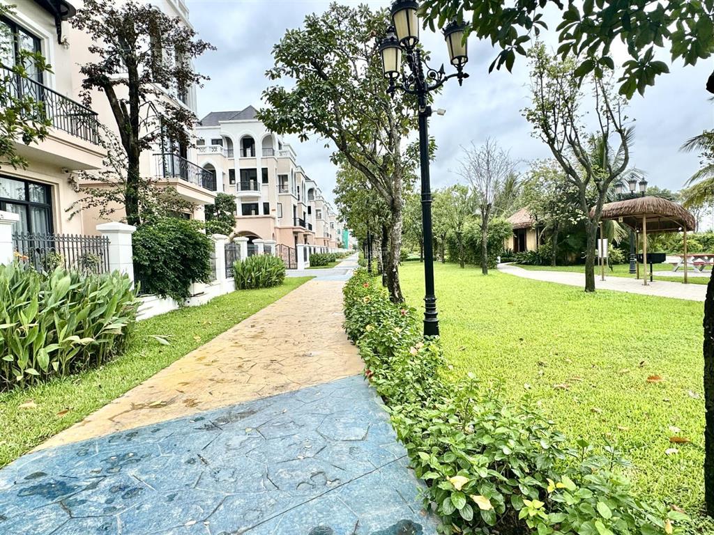 Chủ nhà, đơn bt đơn lập, căn góc, sông, vườn hoa, 210m2, kt 15x14m, đường 20m, hoàn thiện, giá 60tỷ