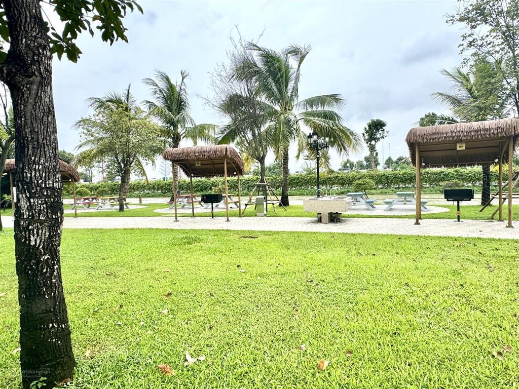 Chủ nhà, đơn bt đơn lập, căn góc, sông, vườn hoa, 210m2, kt 15x14m, đường 20m, hoàn thiện, giá 60tỷ