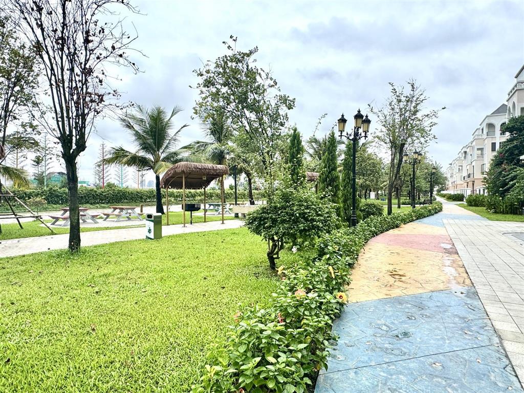 Chủ nhà, đơn bt đơn lập, căn góc, sông, vườn hoa, 210m2, kt 15x14m, đường 20m, hoàn thiện, giá 60tỷ