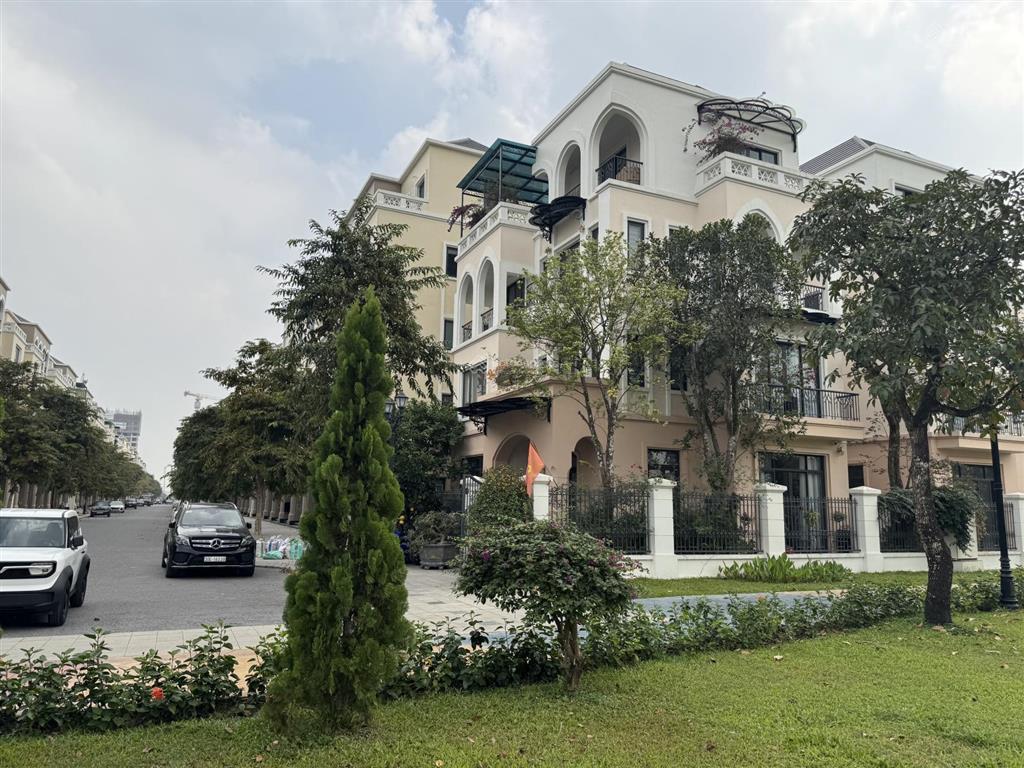 Chủ nhà, đơn bt đơn lập, căn góc, sông, vườn hoa, 210m2, kt 15x14m, đường 20m, hoàn thiện, giá 60tỷ