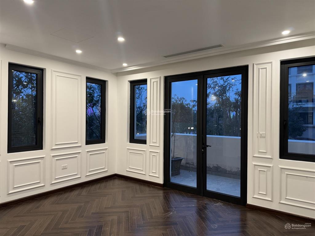 Chủ nhà, đơn bt đơn lập, căn góc, sông, vườn hoa, 210m2, kt 15x14m, đường 20m, hoàn thiện, giá 60tỷ