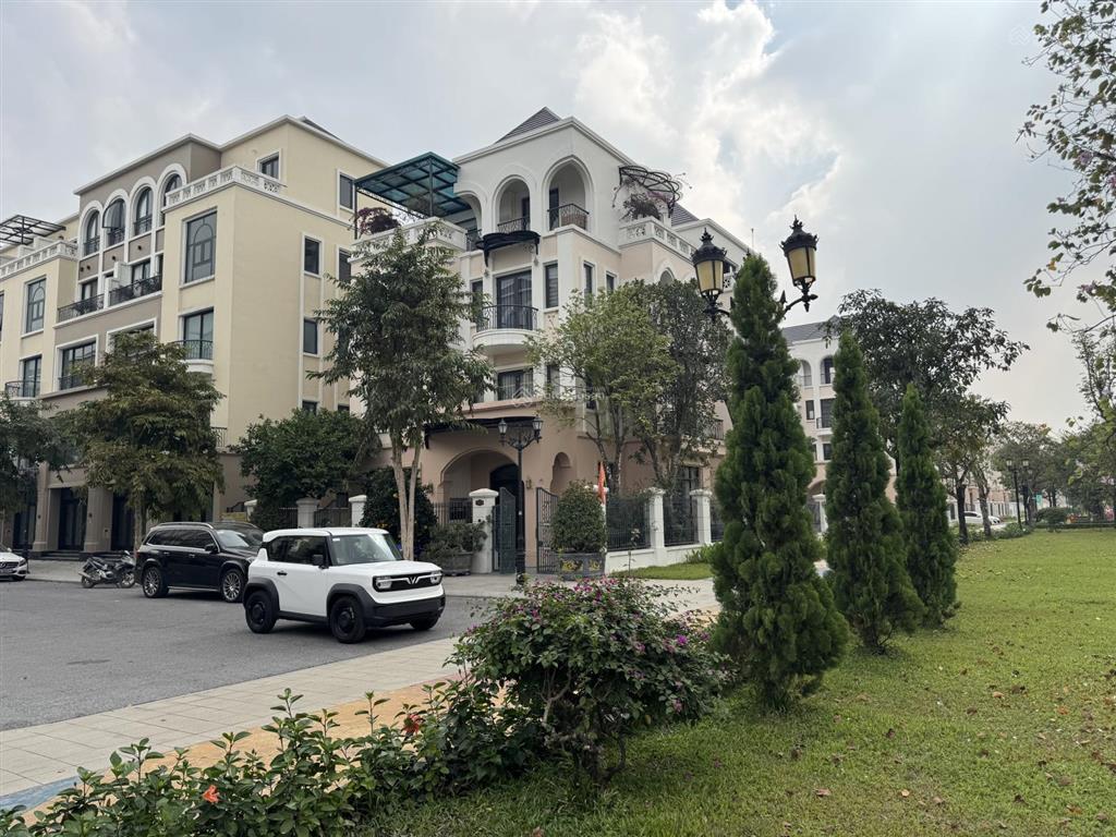 Chủ nhà, đơn bt đơn lập, căn góc, sông, vườn hoa, 210m2, kt 15x14m, đường 20m, hoàn thiện, giá 60tỷ