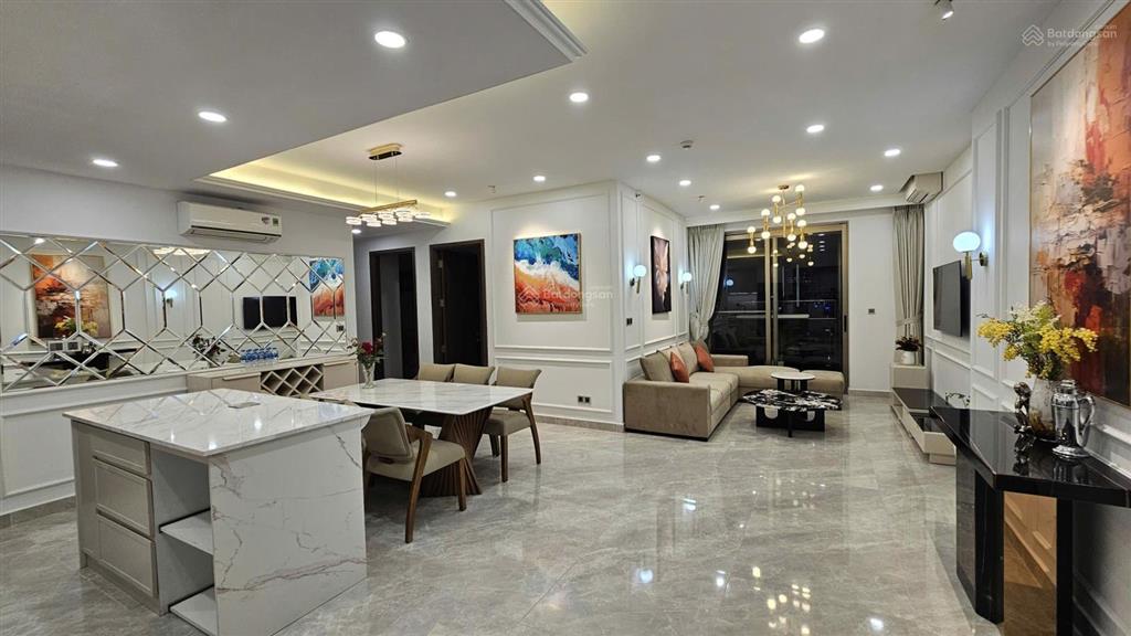 Bán m8 midtown, 3pn, full nt, đang hd thuê
dt 126m2
giá  20 tỷ  0903 747 *** trần thắm