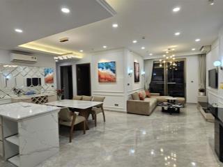 Bán m8 midtown, 3pn, full nt, đang hd thuê
dt 126m2
giá  20 tỷ  0903 747 *** trần thắm