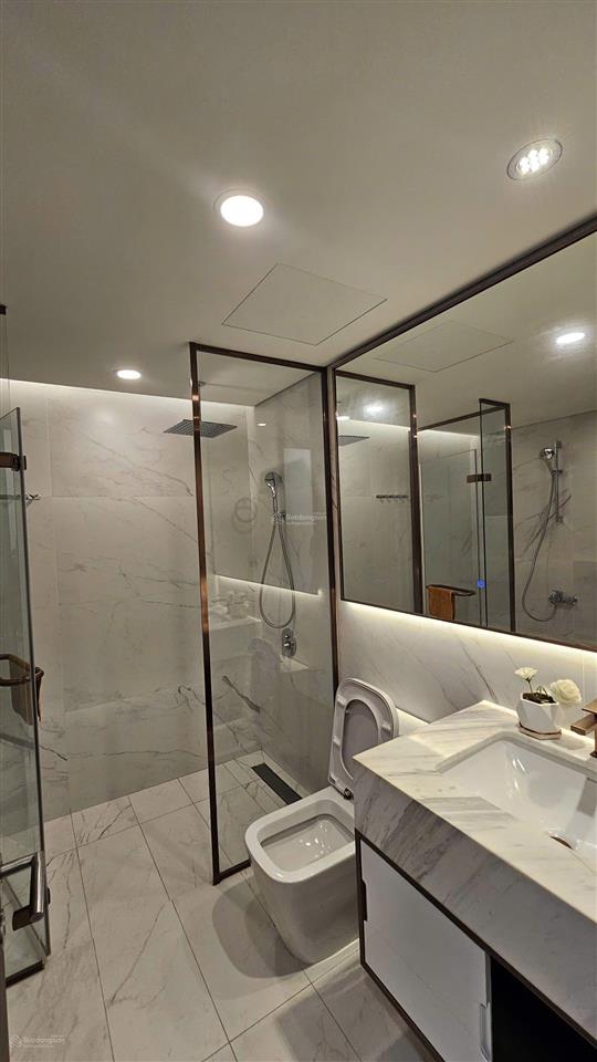 Bán m8 midtown, 3pn, full nt, đang hd thuê
dt 126m2
giá  20 tỷ  0903 747 *** trần thắm