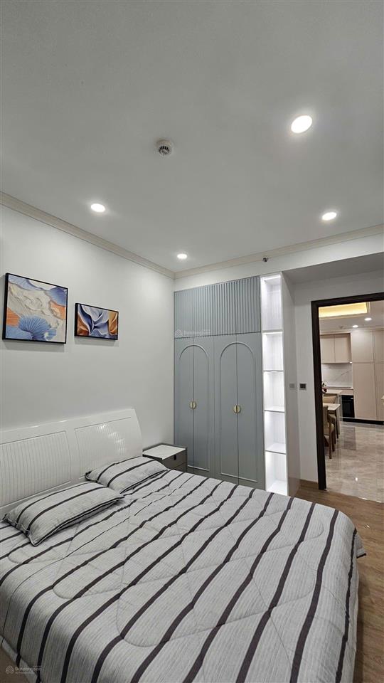 Bán m8 midtown, 3pn, full nt, đang hd thuê
dt 126m2
giá  20 tỷ  0903 747 *** trần thắm