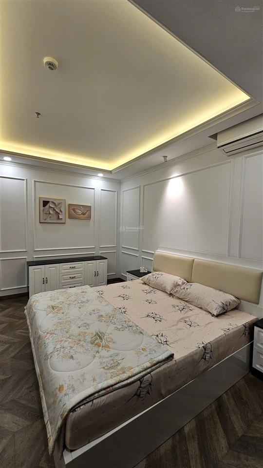 Bán m8 midtown, 3pn, full nt, đang hd thuê
dt 126m2
giá  20 tỷ  0903 747 *** trần thắm