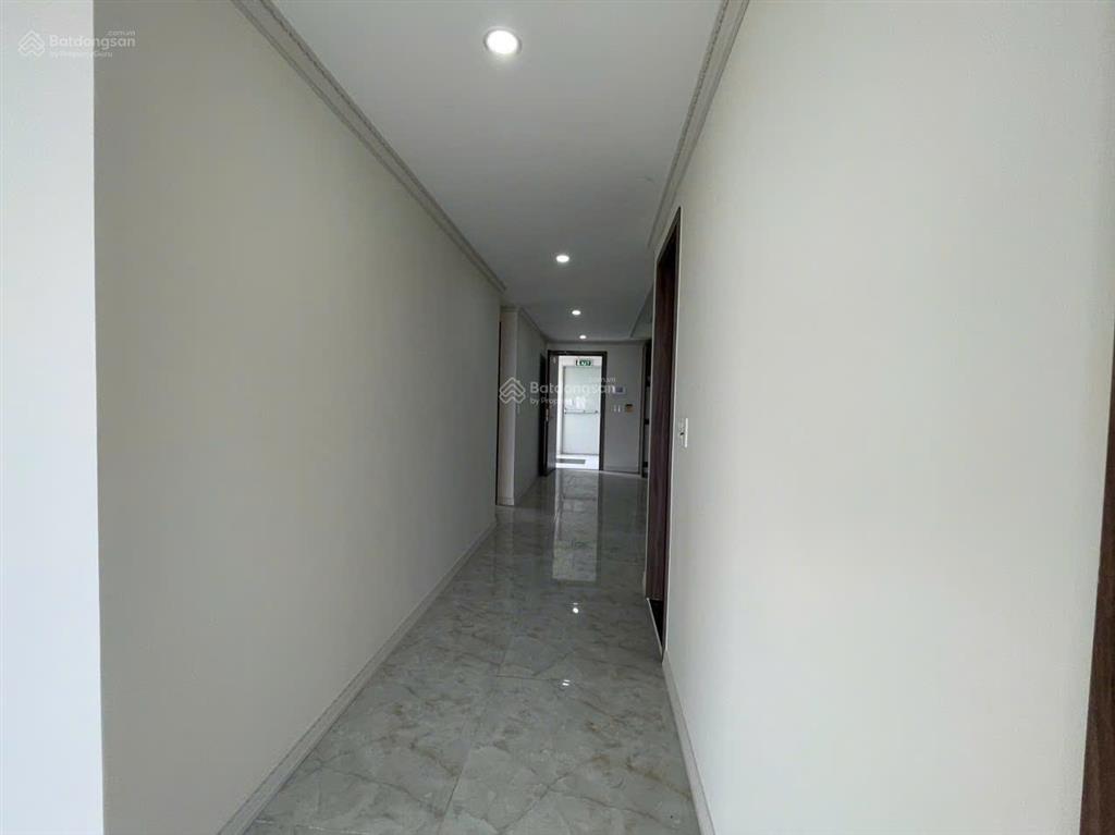 Chủ nhà cần bán gấp căn hộ 3pn và 2 wc, view sông, 107m2, giá tốt thị trường, chỉ 6,05 tỷ