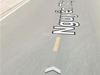 Bán nhà đất mặt tiền nguyễn thị thử 203m2 thổ cư .