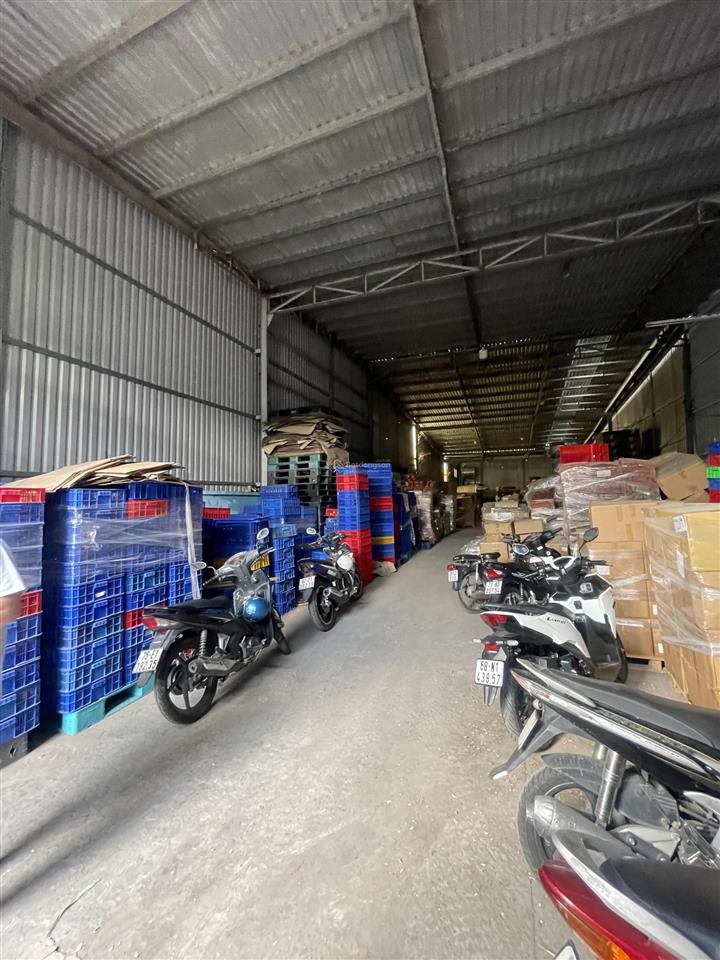 Cần cho thuê nhà xưởng hóc môn 600m2 .