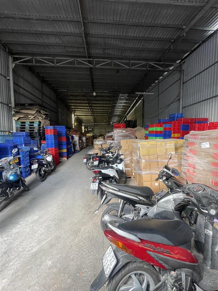 Cần cho thuê nhà xưởng hóc môn 600m2 .