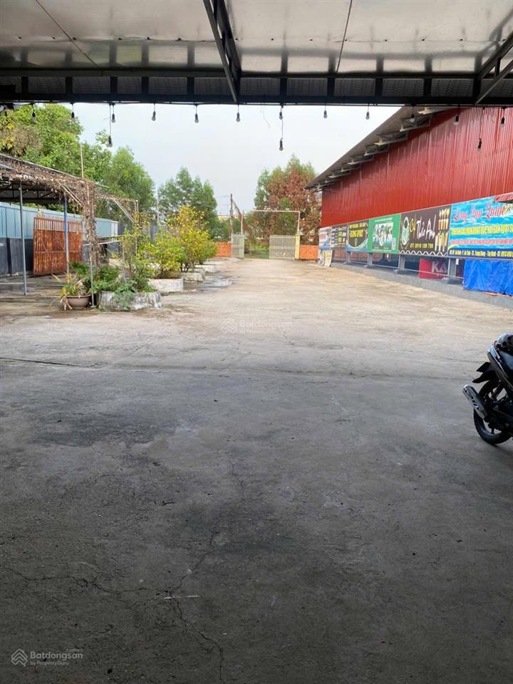 Cho thuê 3700m2 kv nhà kho giá tốt