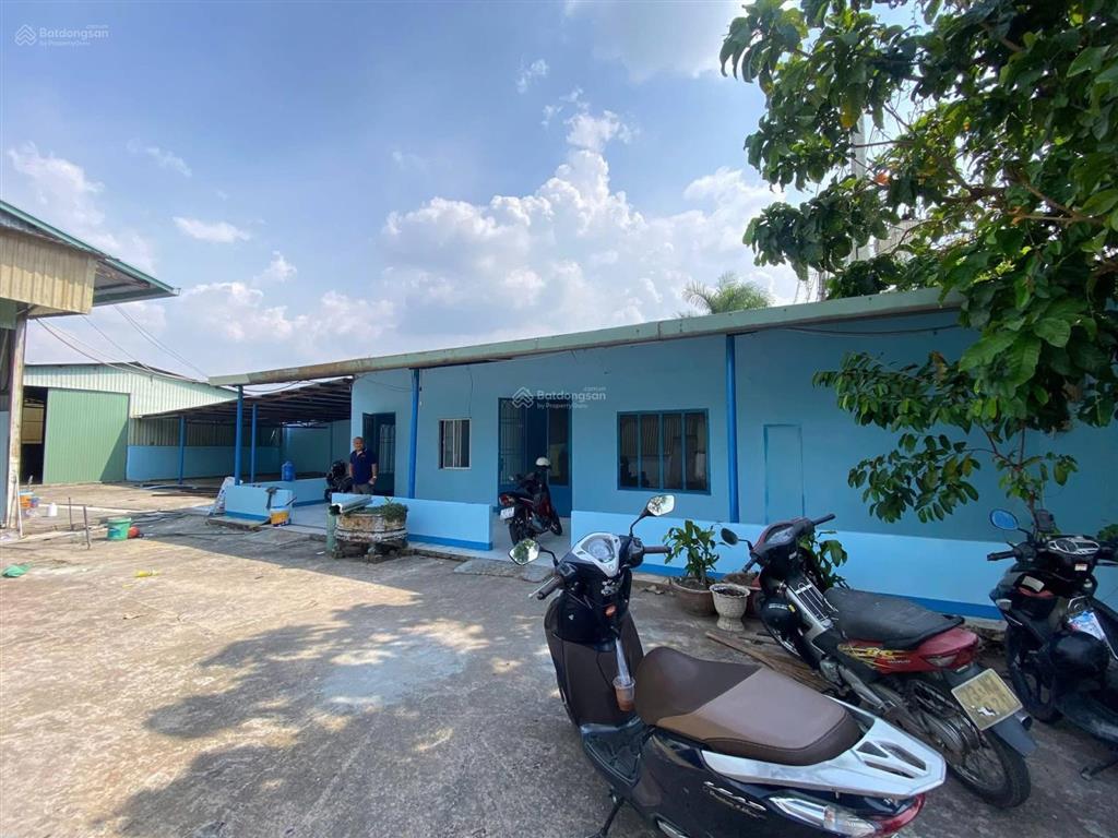 Cho thuê 1400m²  nhà xưởng hóc môn